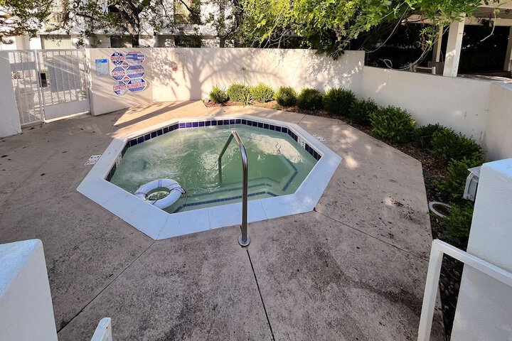 Pool 6 of 21