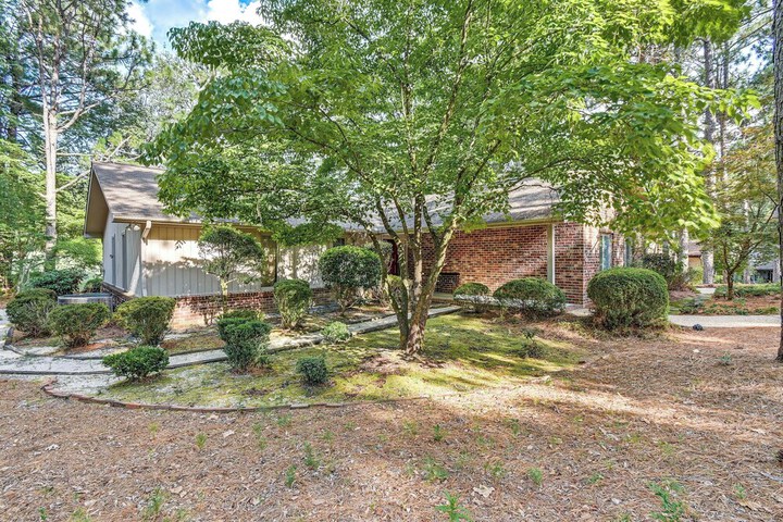 Charming Pinehurst Getaway w / Golf Course View!