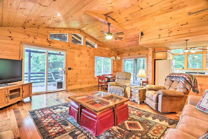 Breathtaking Mountain Views: Cullowhee Cabin!
