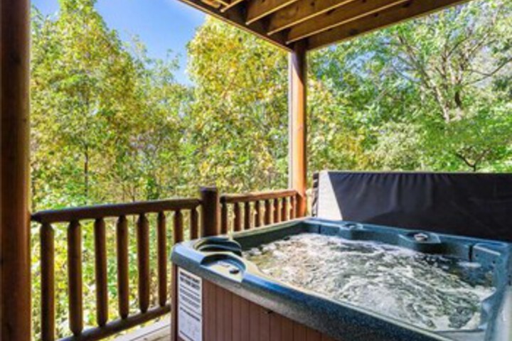 Big Bear Lodge Five Bedroom Home