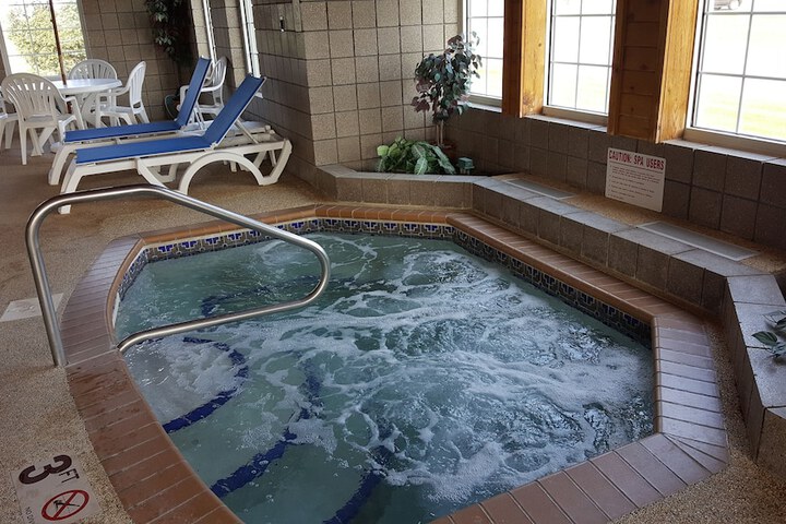 Paynesville Inn & Suites