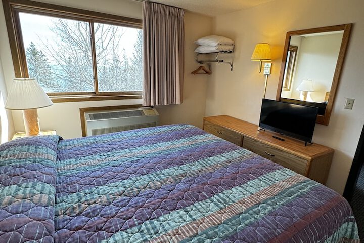 Room 13 of 22