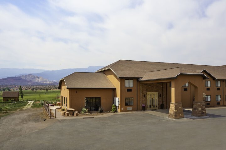 Red Sands Hotel