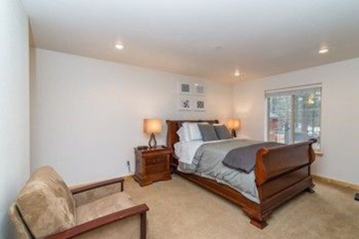 Spacious and Bright near Kings Beach by RedAwning