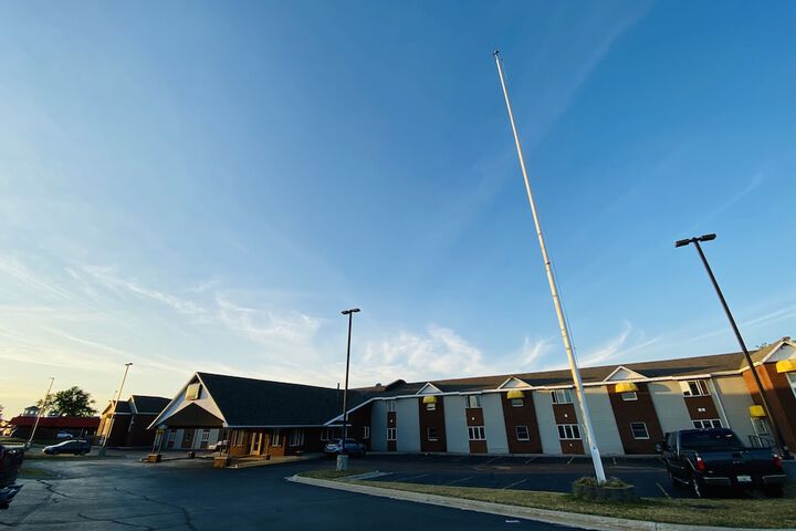 Fleetwood Inn & Suites