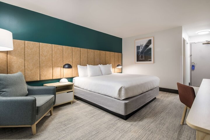 Room 40 of 92