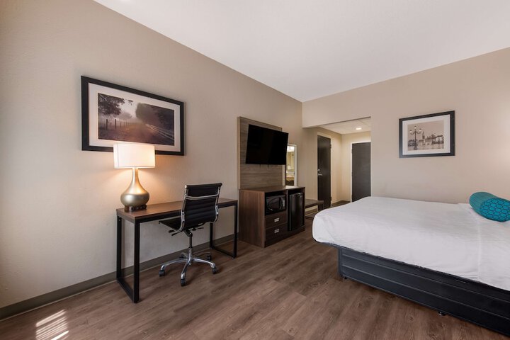 Room 8 of 27