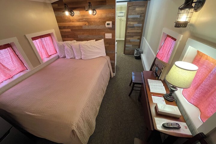 Red Caboose Motel