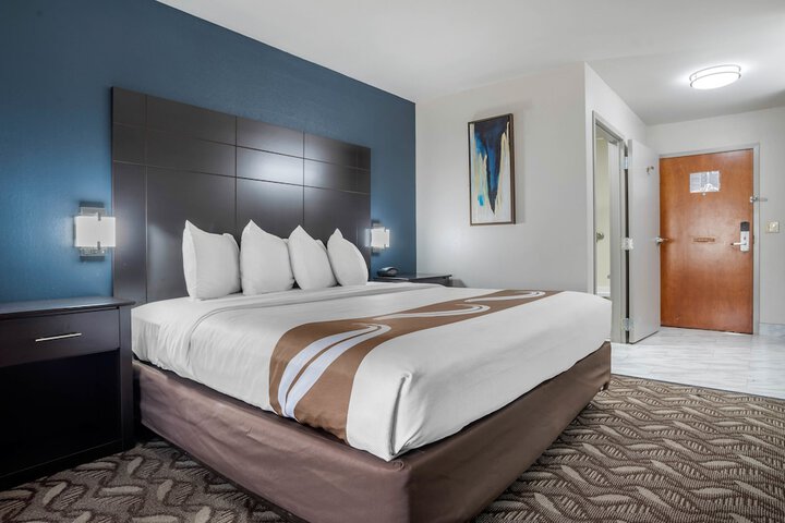 Room 51 of 68