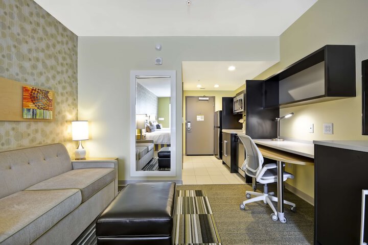 Room 33 of 48