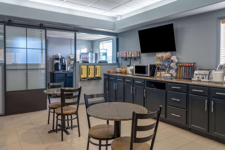 Super 8 by Wyndham Edmonton International Airport