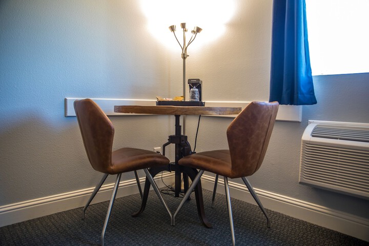 Room 13 of 33