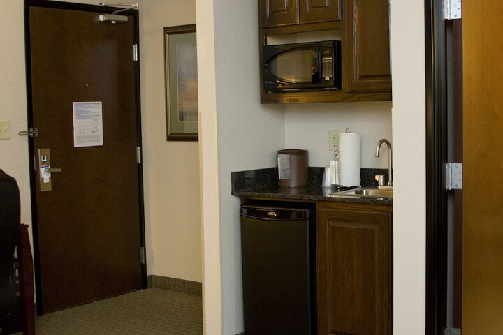 Holiday Inn Express Hotel & Suites Pittsburg by IHG