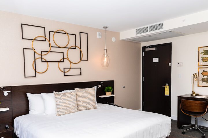 Room 52 of 95