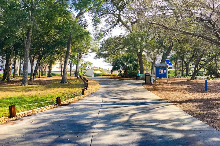New Listing! Top-floor - Pool Walk To Beach 2 Bedroom Condo