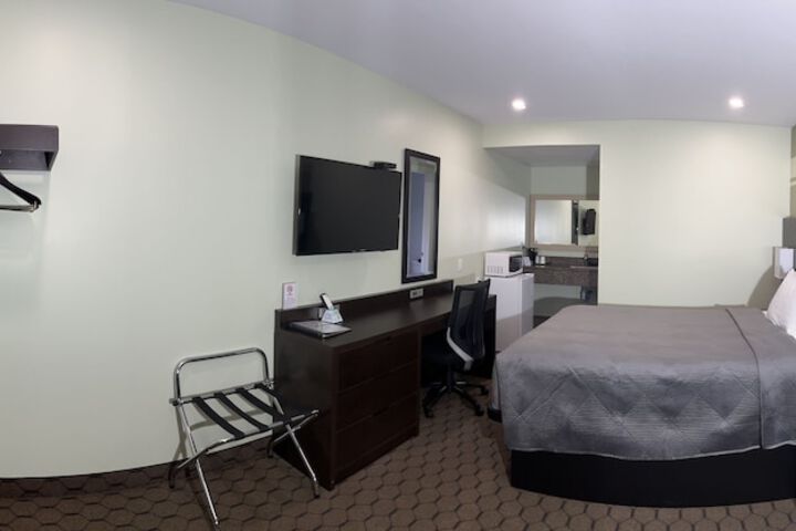 Room 28 of 71