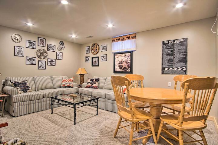 Rustic Rothbury Cabin w / Resort Amenity Access!