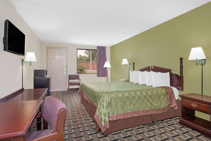 Room 5 of 14