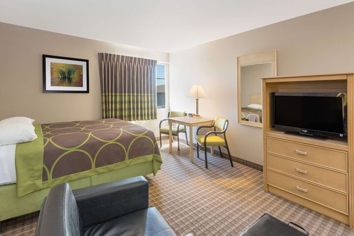 Super 8 by Wyndham Carroll / East