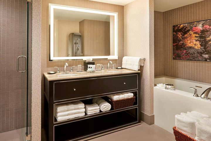 Room 43 of 118