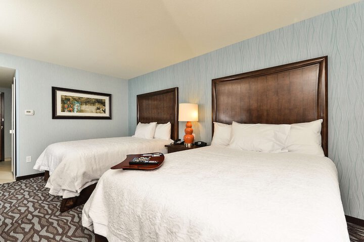 Hampton Inn Corning / Painted Post