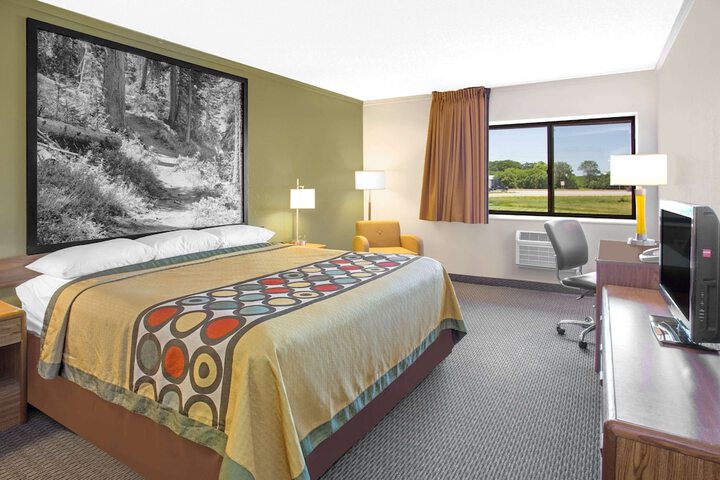 Room 13 of 16