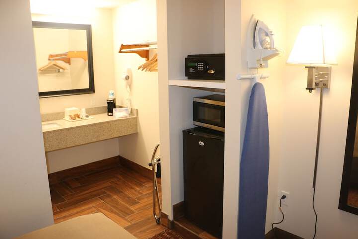 Room 4 of 7