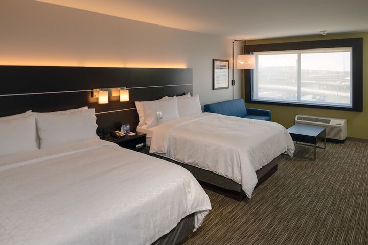Room 10 of 28