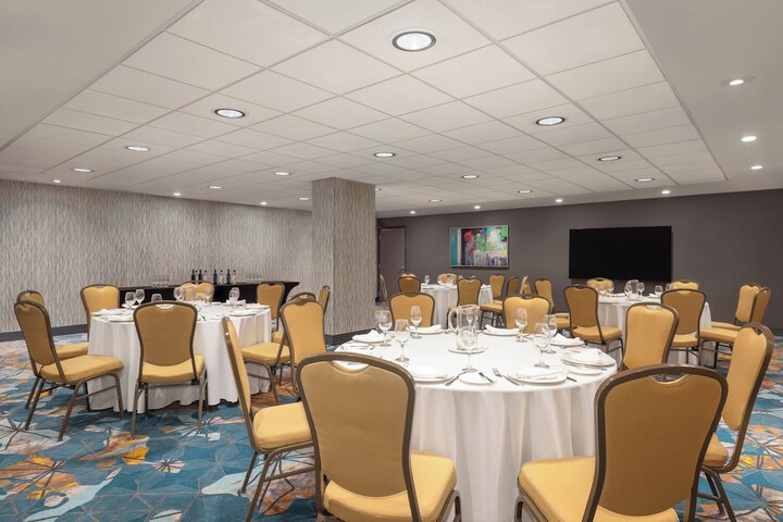 Holiday Inn Toronto Downtown Centre by IHG