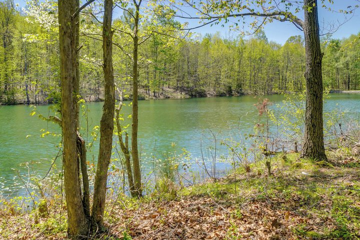Pet-friendly Emerald Lake Retreat in Charlestown!