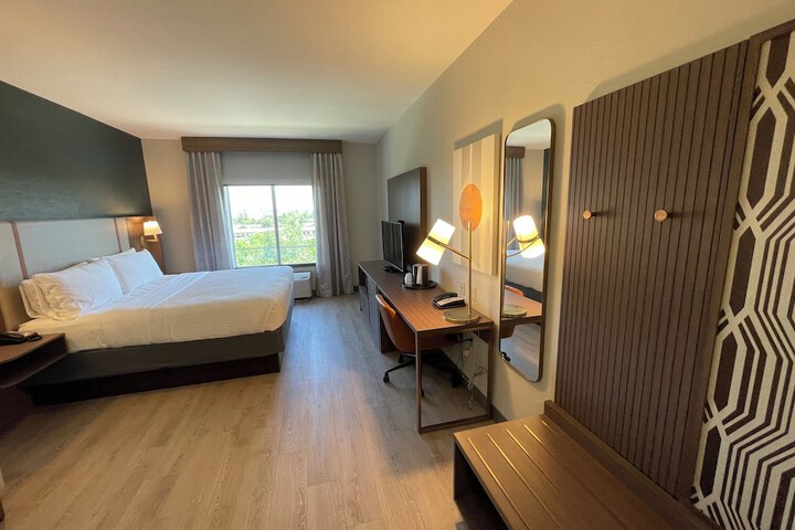 Room 27 of 44