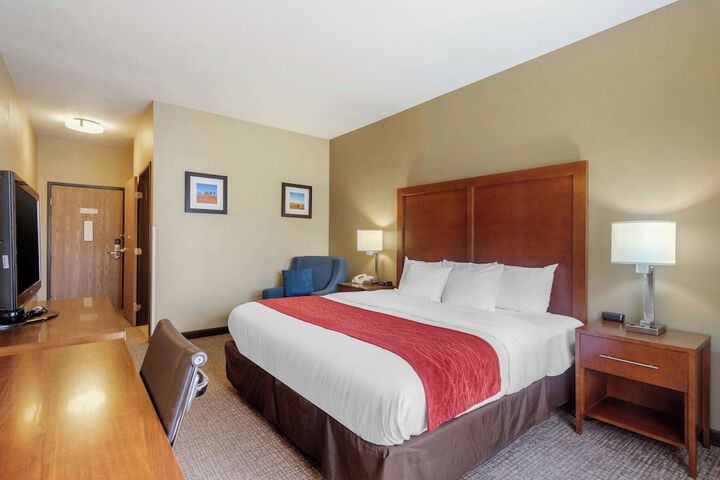 Comfort Inn & Suites Pittsburg KS