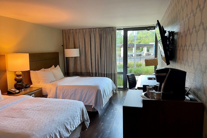 Room 12 of 32