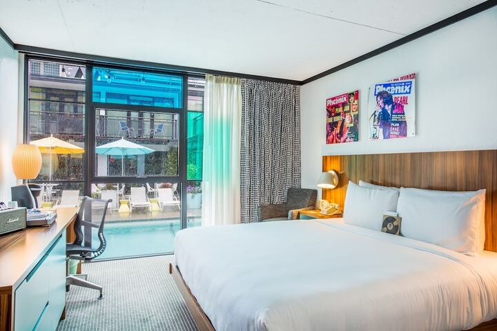 Room 25 of 65