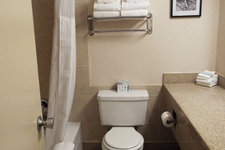 Room 8 of 27
