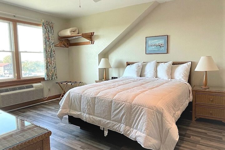 Pony Island Inn