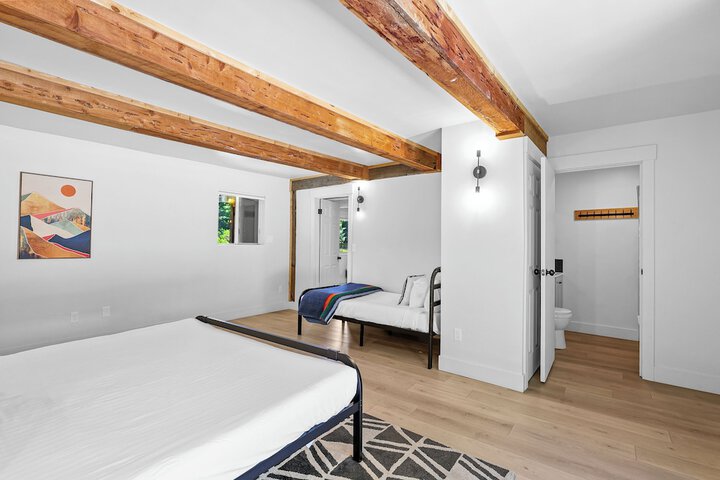 Basecamp Lodge