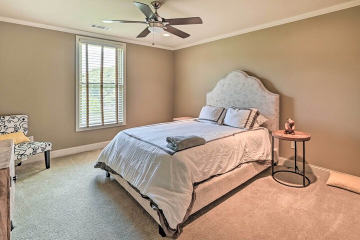 Upscale Family Home w / Dock on Lake Hartwell!