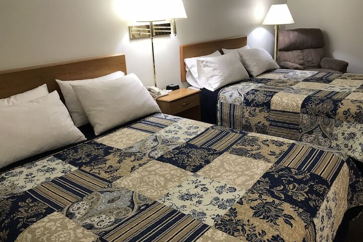Room 7 of 16