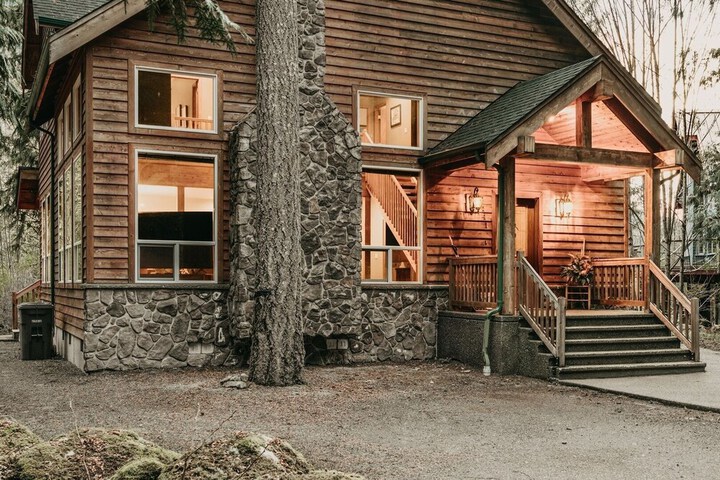 20gs - Wifi - F / p - W/d - Sleeps 6 3 Bedroom Home by RedAwning
