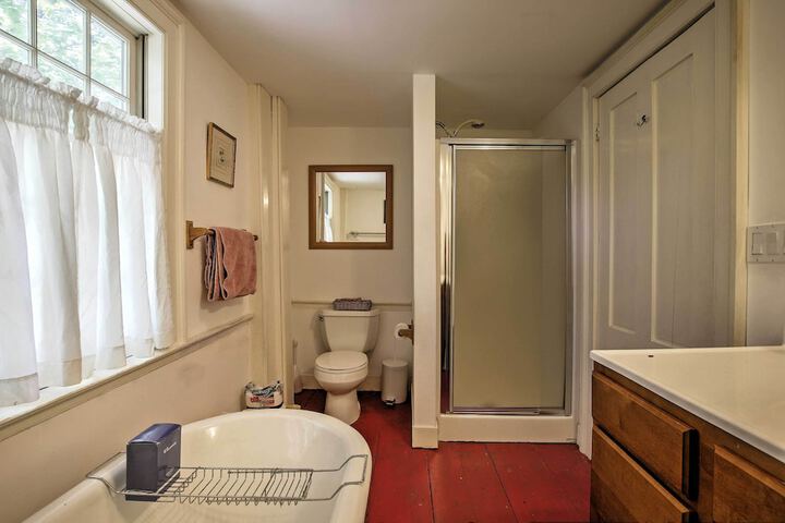 Historic Huntington Home - Walk to Westfield River