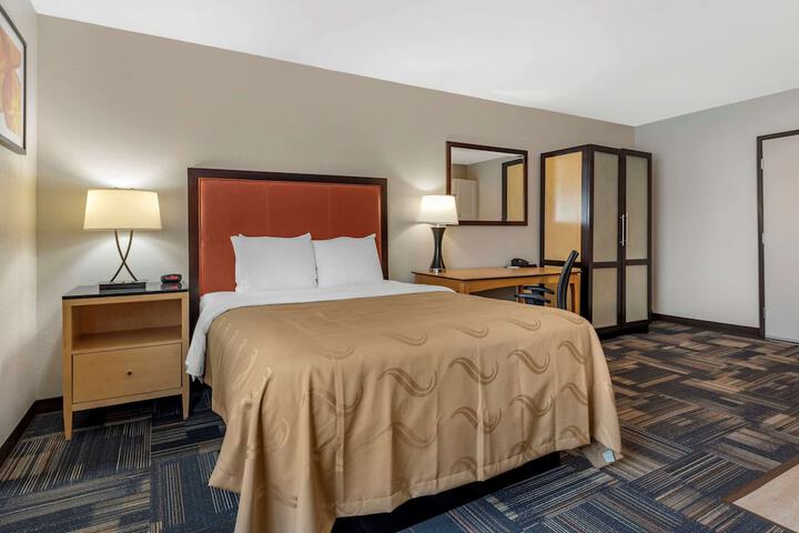 Room 17 of 39