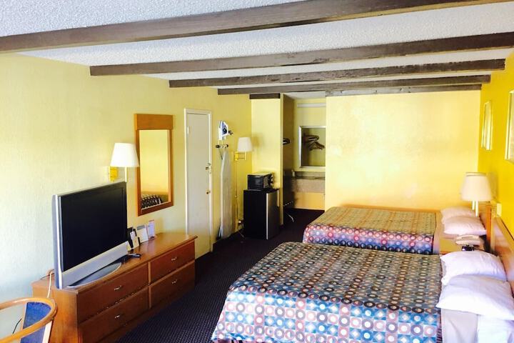 Room 10 of 18
