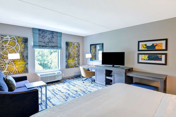 Room 18 of 28