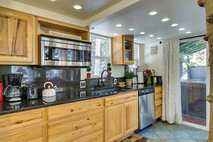 Idaho Springs Cabin w / Hot Tub on Half Acre!