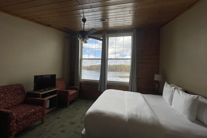 Hanging Horn Lakeside Resort