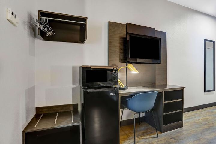 Room 27 of 41