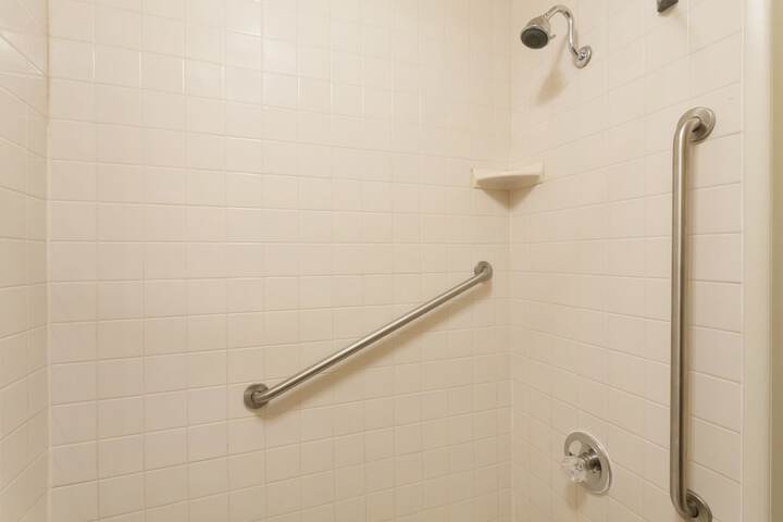 Room 9 of 27
