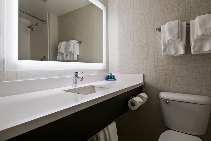 Holiday Inn Express & Suites Burlington by IHG