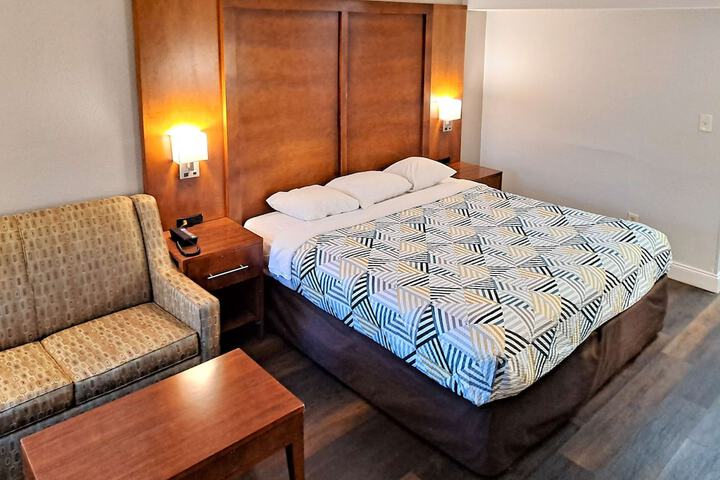 Room 17 of 40